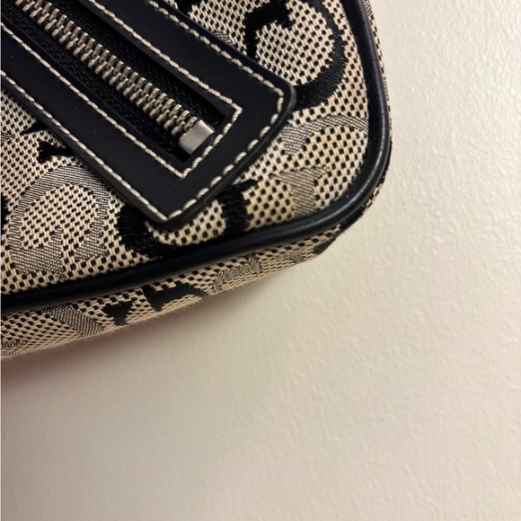 G by Guess Y2K Shoulder Bag w/ Multiple Zippers & Signature Print - Picture 10 of 16